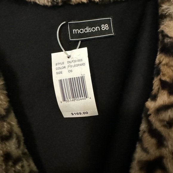 A leopard one size “shawl“ - Picture 2 of 5